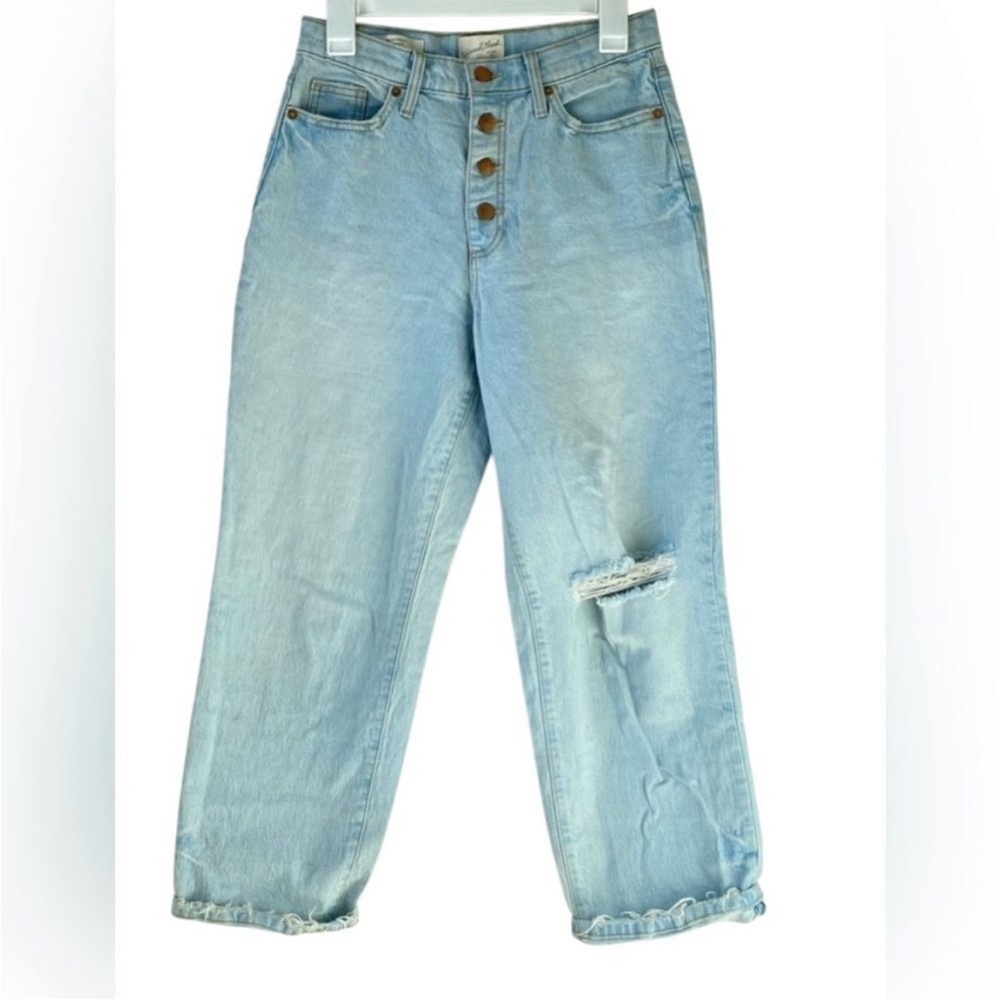Universal Thread Light Blue Distressed Jeans